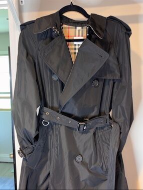 Burberry Black Trench with Signature Beige Plaid Lining